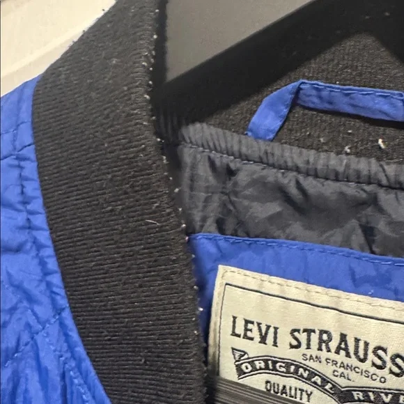 316-Levi's men's diamond quilted bomber jacket in blue - Picture 6 of 11